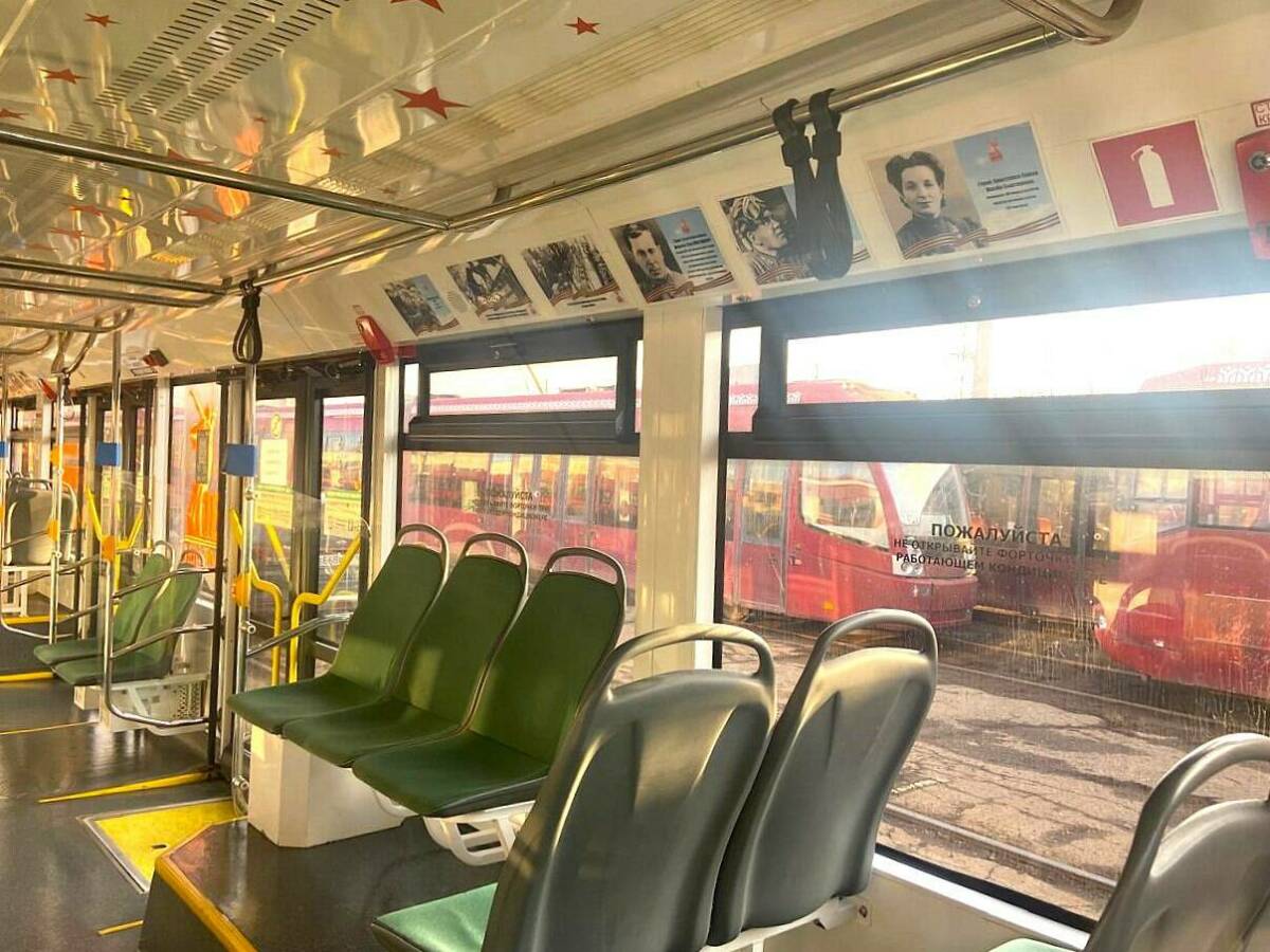 Трамваи и троллейбусы в Казани подготовили ко Дню Победы