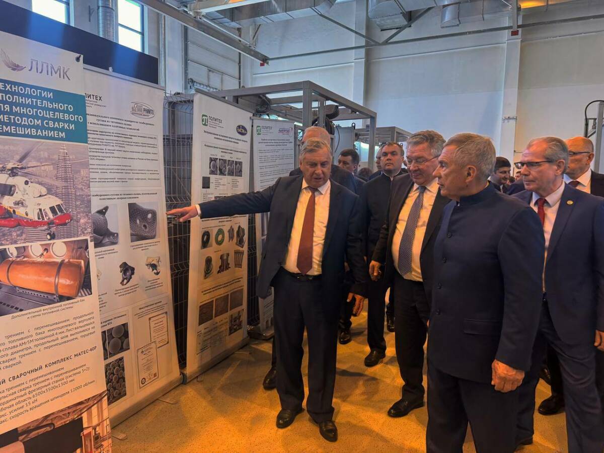 Минниханов ознакомился с передовыми технологиями и международными проектами СПбПУ