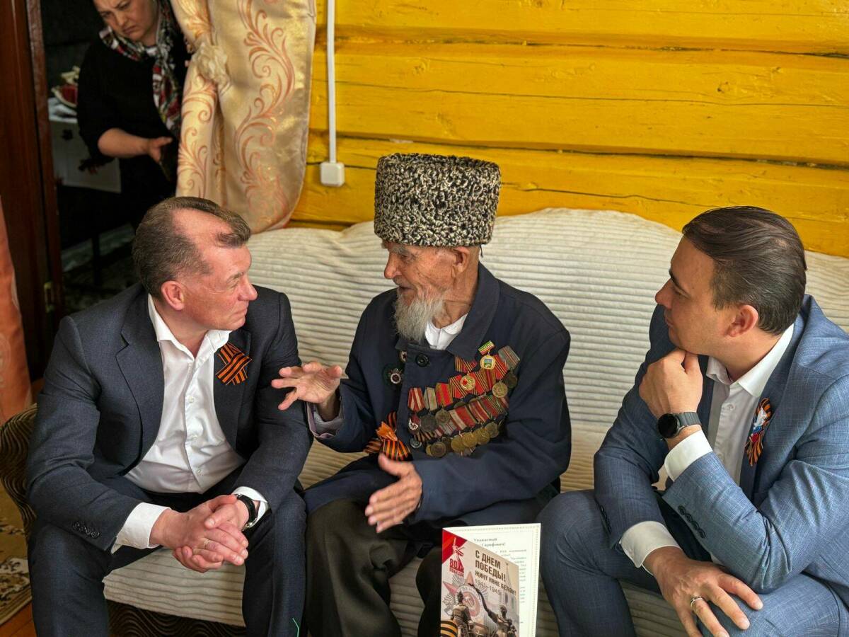 Депутат ГД Топилин навестил освобождавшего Прибалтику ветерана войны в Буинском районе