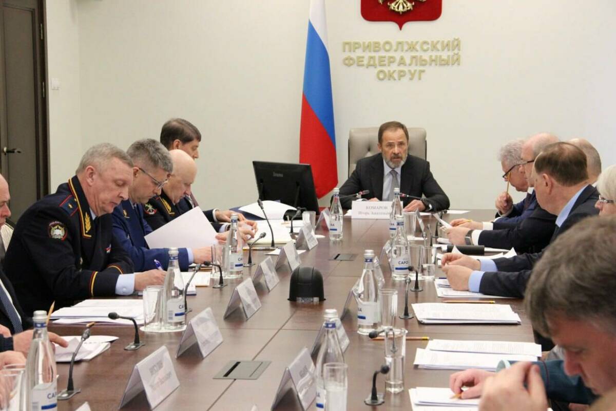 Комаров провел заседание по борьбе с незаконными финансовыми операциями