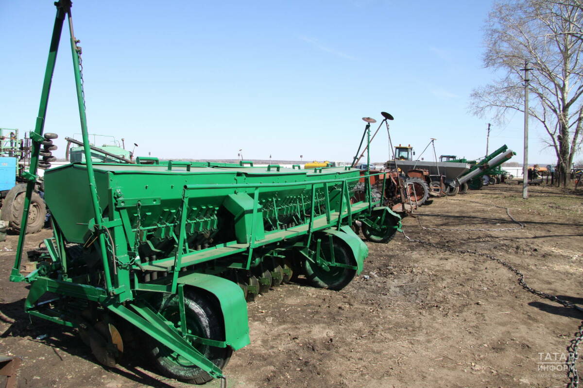 Аграрии 21 района Татарстана приступили к посевным работам