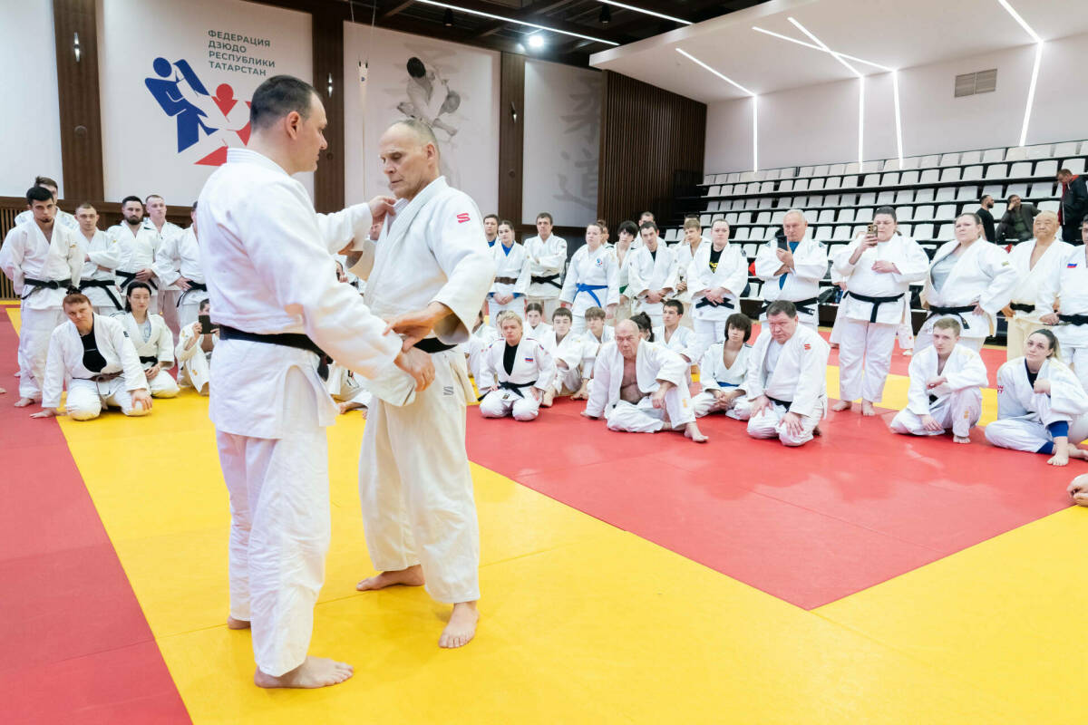 В Казани открылся семинар-практикум легенды мирового дзюдо Эцио Гамбы