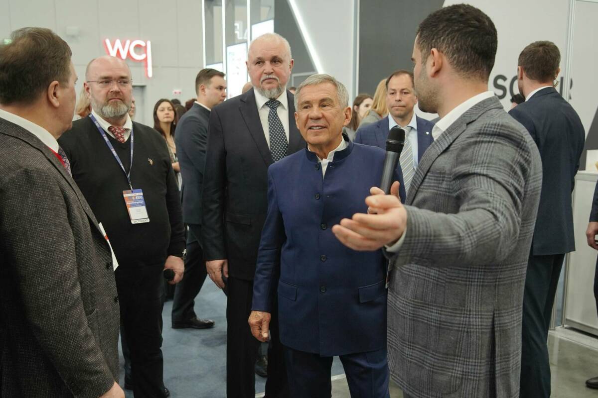 Минниханов и Цивилев осмотрели выставку KazanEnergyExpo
