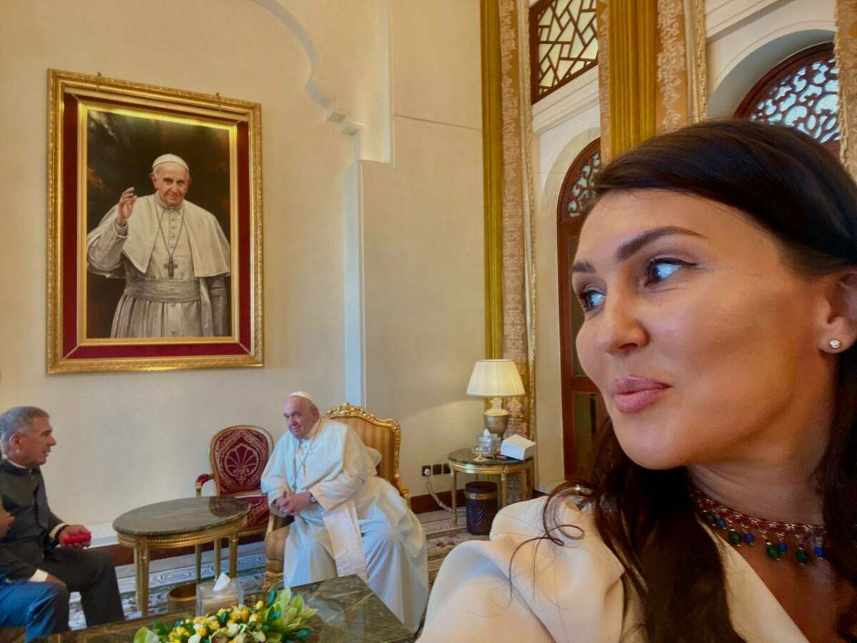 Галимова поделилась фото 2022 года с Папой Франциском