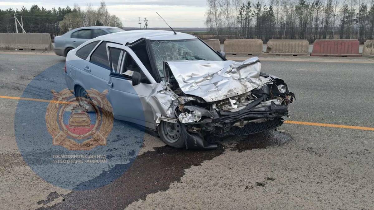 На трассе в РТ столкнулись две легковушки, один из водителей погиб