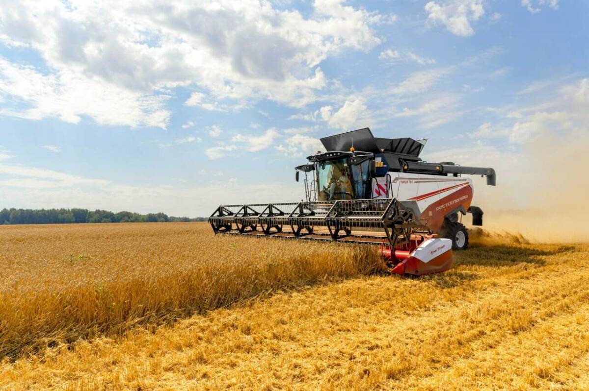 Комбайн как залог уверенности: аграрии Татарстана выбирают надежную технику заранее
