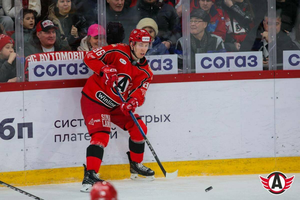 «Автомобилист» продлил контракт с Александром Шаровым