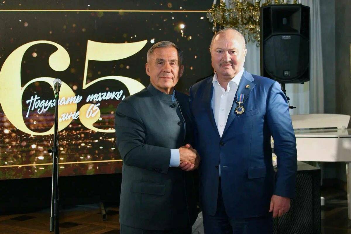 Рустам Минниханов вручил Равилю Ахметшину орден «Дуслык»
