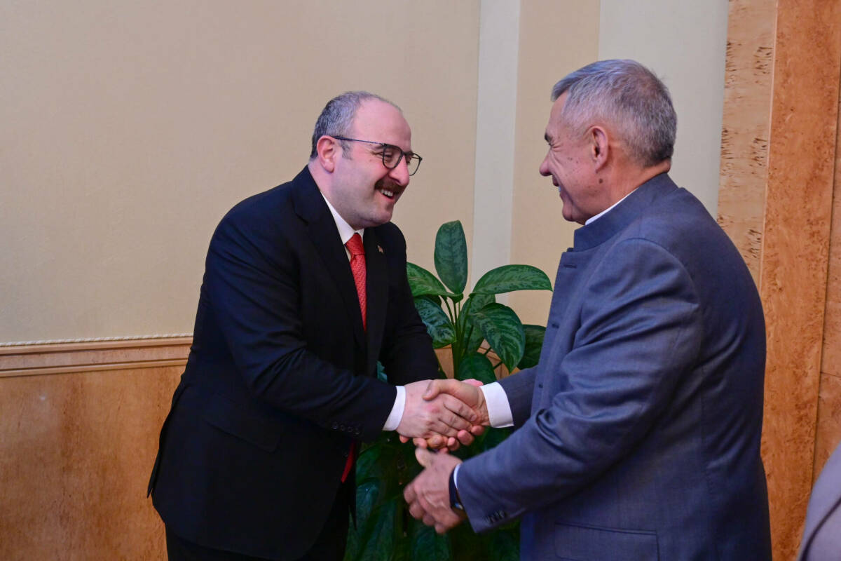 Минниханов предложил активизировать обмен деловыми делегациями с Турцией