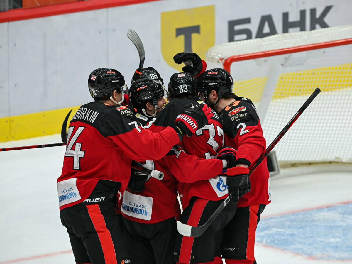 «Авангард» расстался с восемью игроками