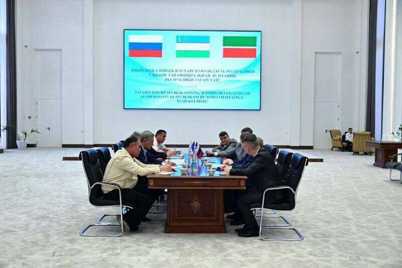 Минниханов обсудил развитие совместного промпарка с хокимом Бухарской области