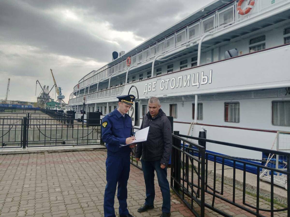 Прокуратура проводит проверку после столкновения теплоходов в речном порту Казани