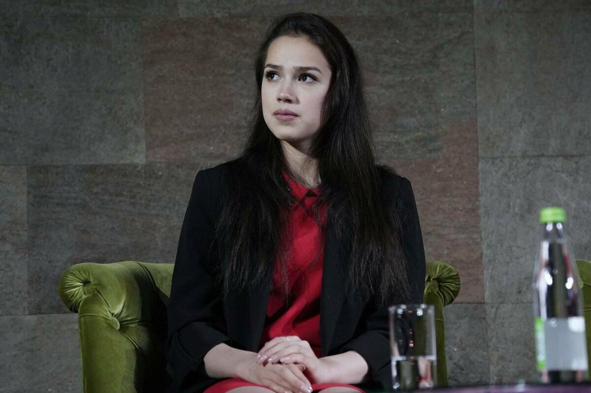 Фигурист Самсонов призвал не хейтить Загитову из-за скандала с Гущиной