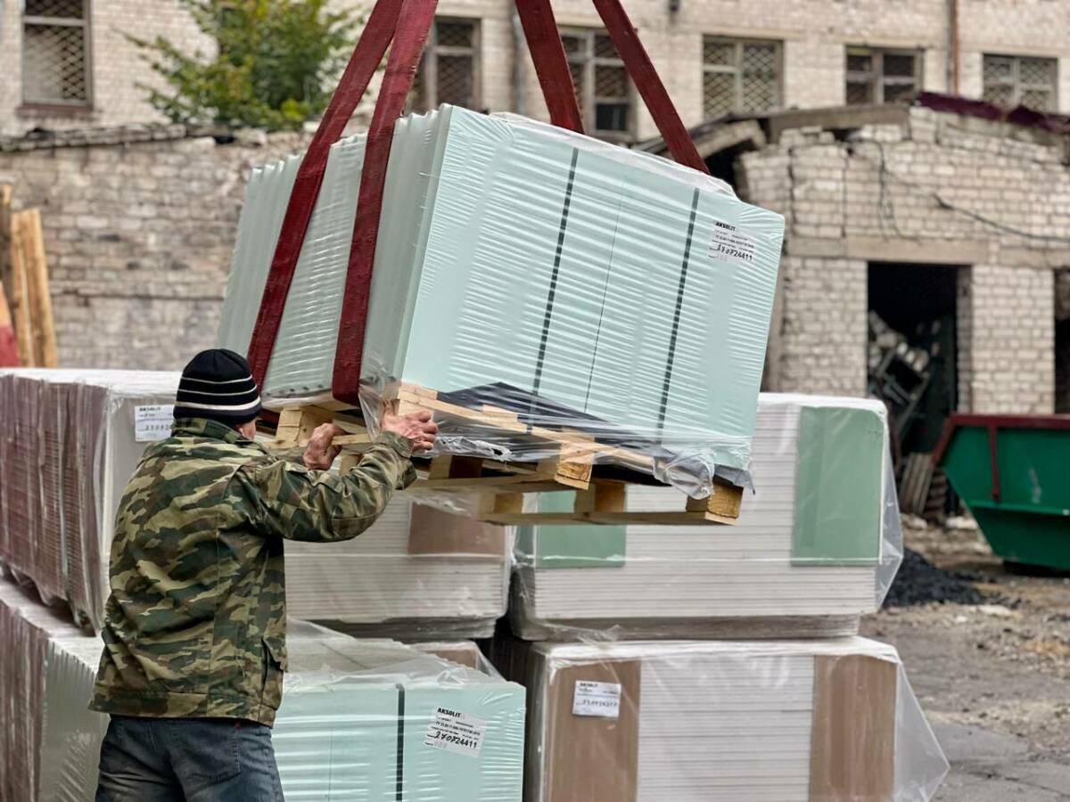 Татарстан обеспечивает Лисичанск стройматериалами для восстановления домов после атаки