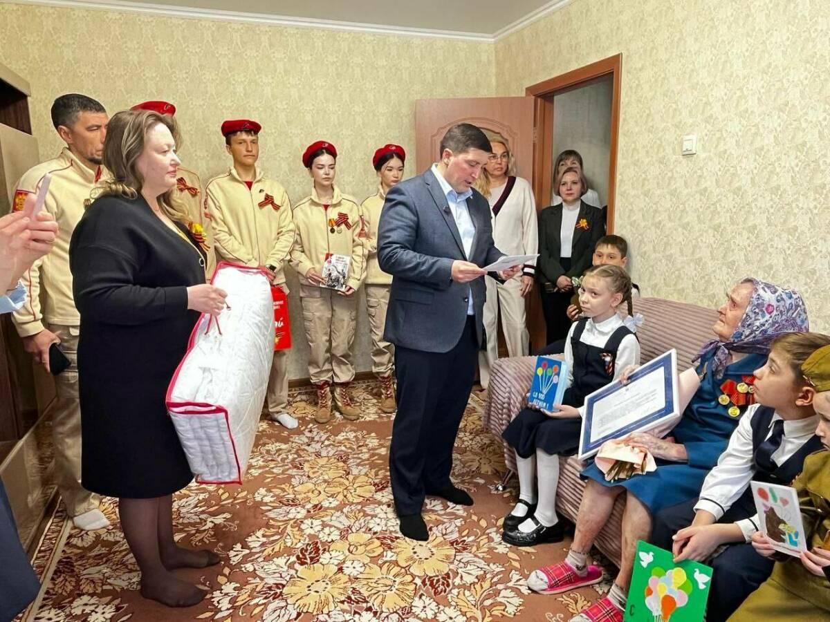 100 лет мудрости и силы: в Нижнекамске поздравили Клавдию Сидорову с юбилеем