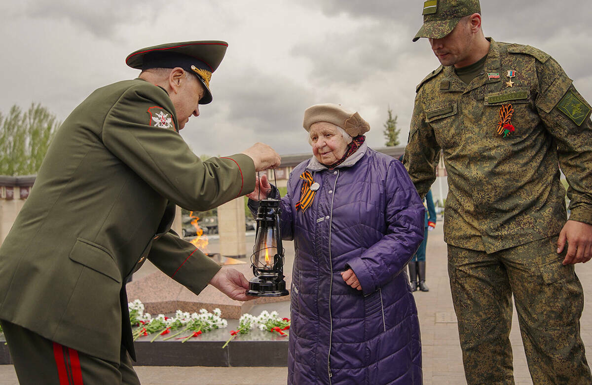 Из поколения в поколение: в Казани прошла акция «Огни Победы»