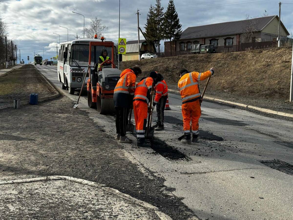 В Менделеевске начались работы по ямочному ремонту дорог