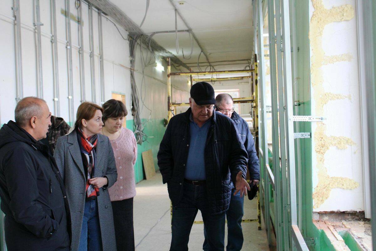 В трех районах Татарстана проверили ход капремонта соцобъектов