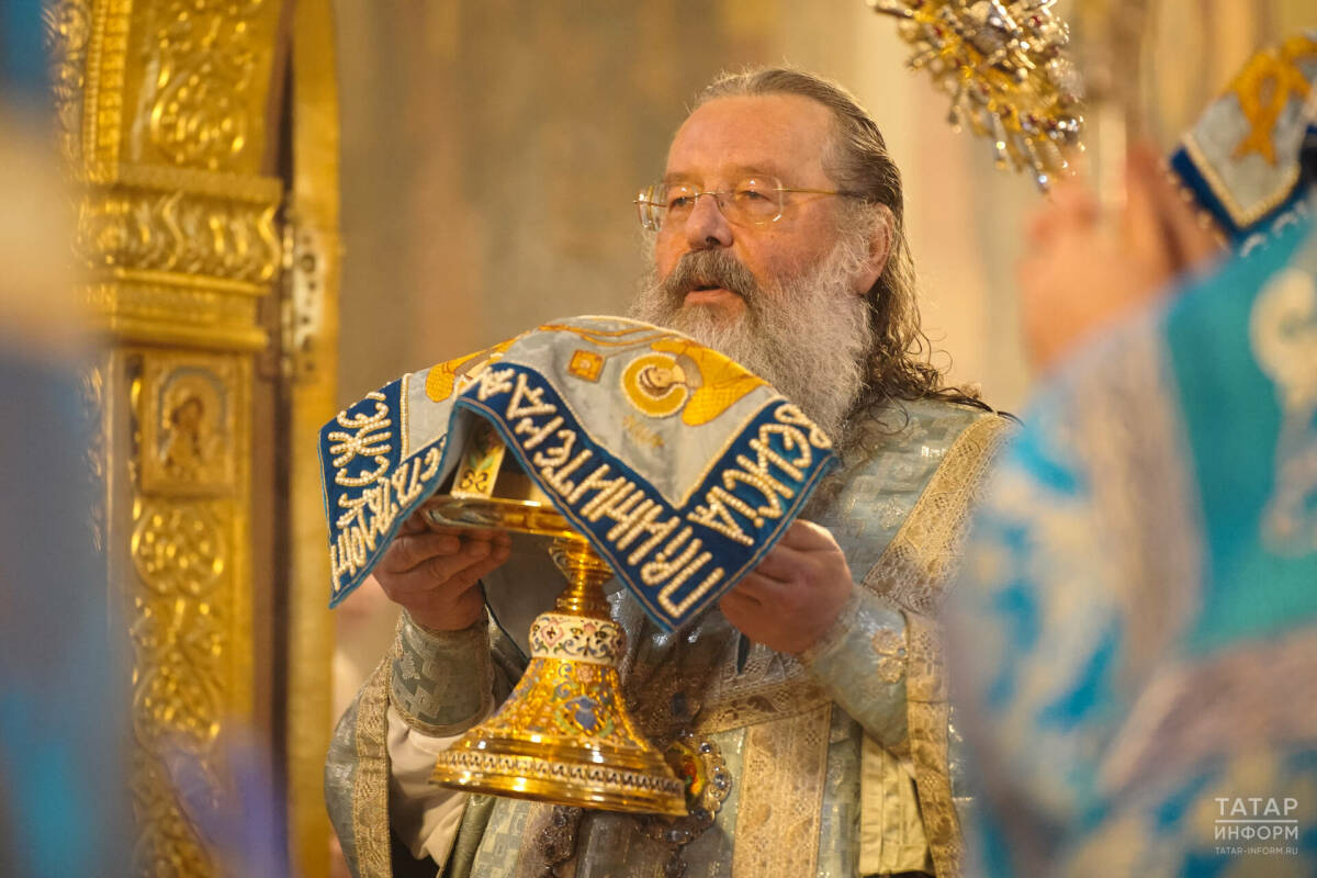 Сотня голубей и белые цветы: в Казани встретили праздник Благовещение