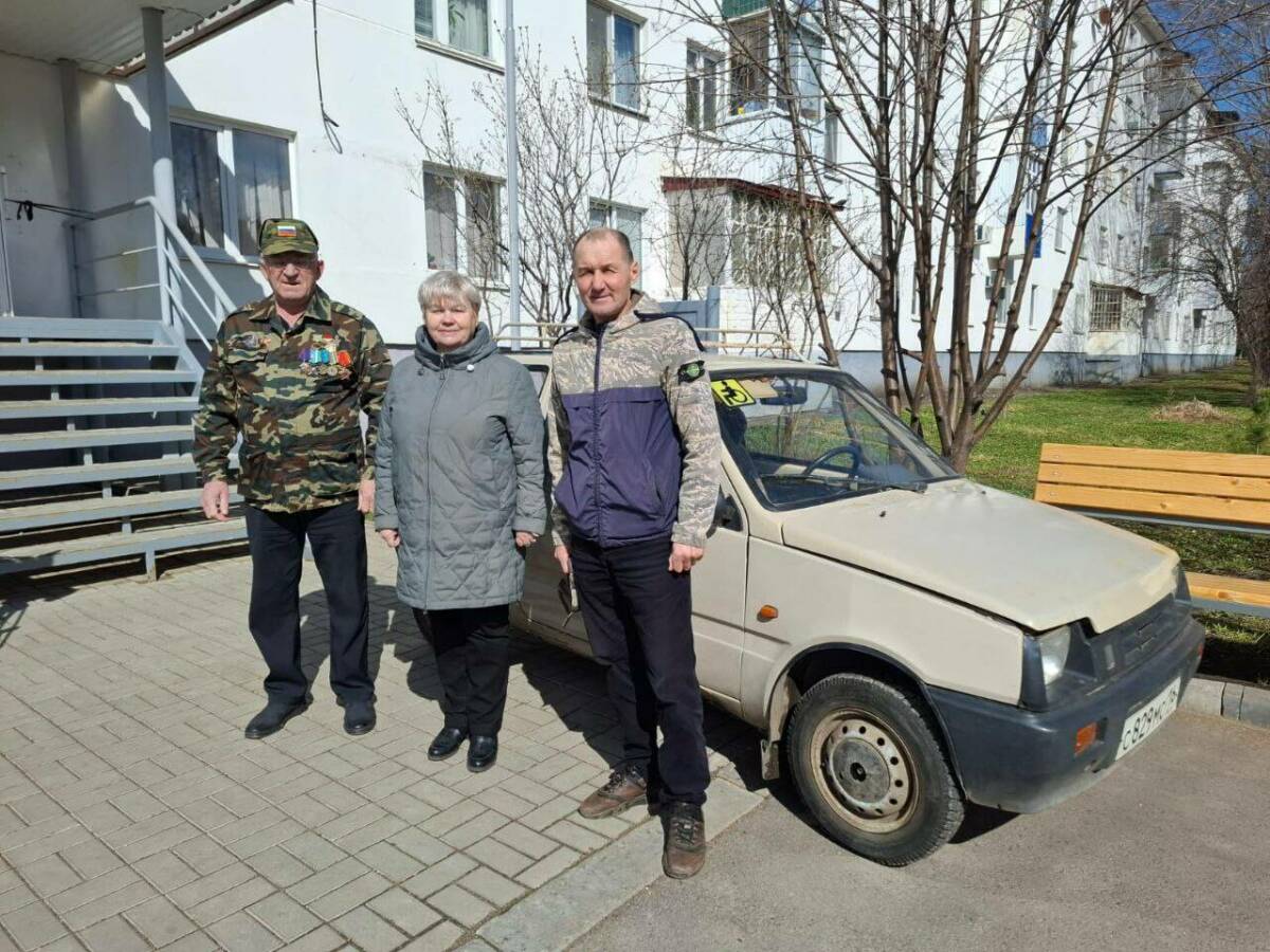 «Пусть служит Победе»: 88-летняя нижнекамка передала свою «Оку» бойцам СВО