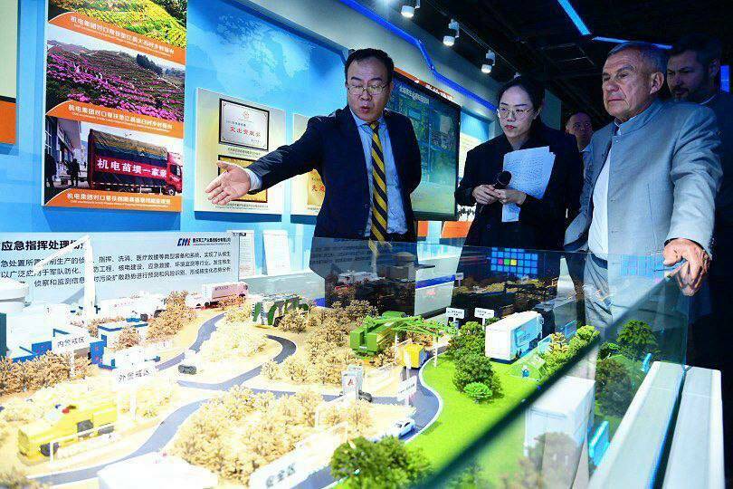 Рустам Минниханов ознакомился с работой промышленного гиганта CME