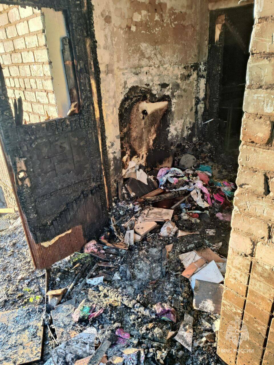 В Альметьевске вспыхнул пожар из-за непотушенной сигареты, женщина с ребенком в больнице