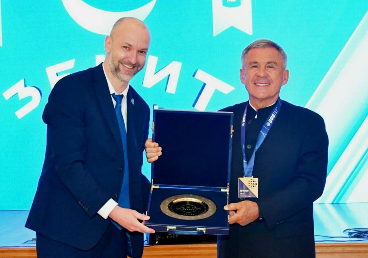 Минниханов поздравил «Зенит-Казань» с 25-летием