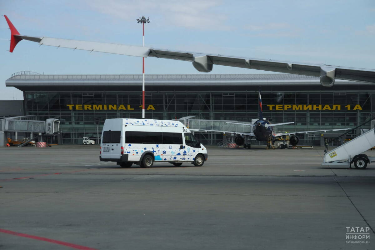 В аэропорту Казани задымился перронный автобус