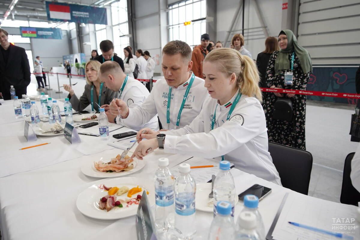 На KazanForum 2025 стартовал турнир молодых поваров «Лига юниоров»