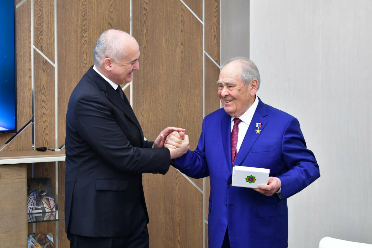 Шаймиев награжден памятной медалью в честь 300-летия Махтумкули Фраги