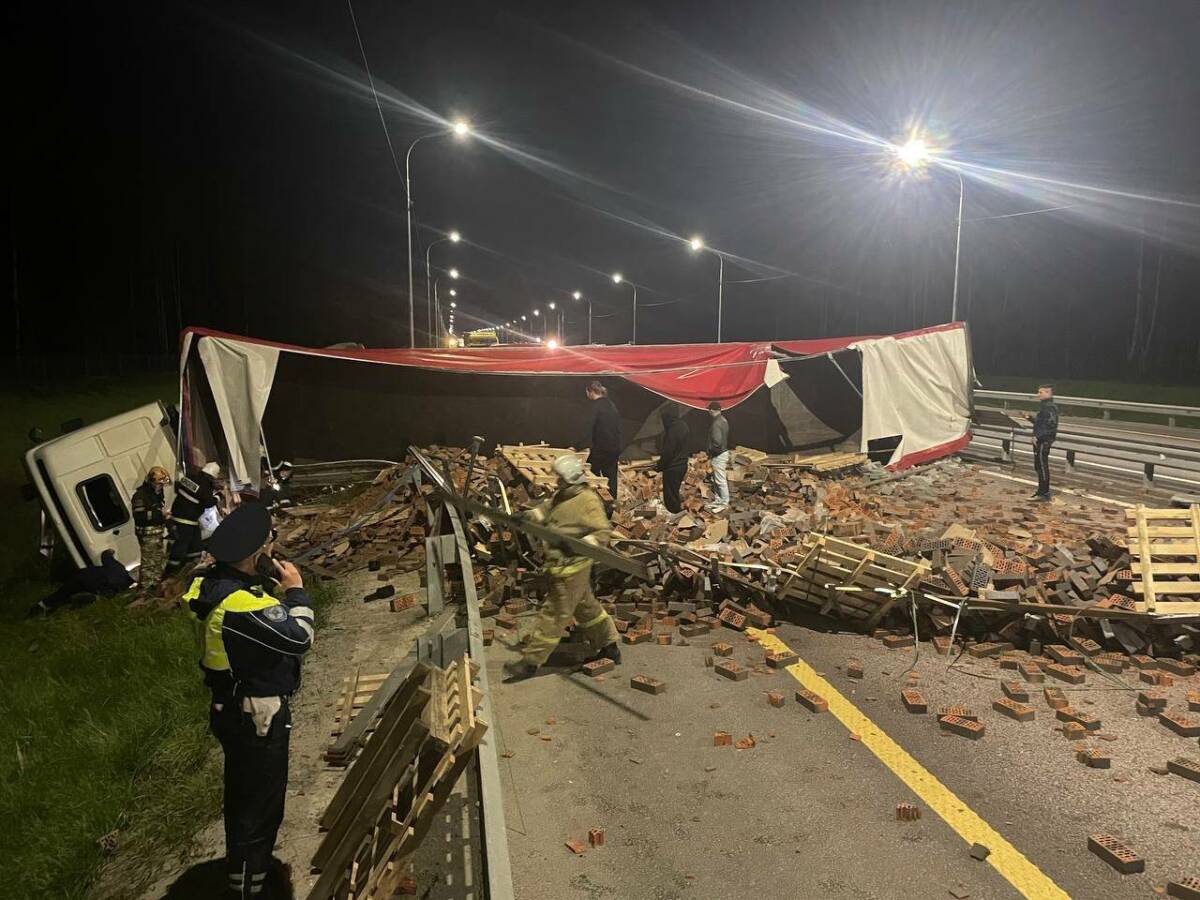 Движение на трассе М12 в сторону Казани восстановили после смертельного ДТП с грузовиком