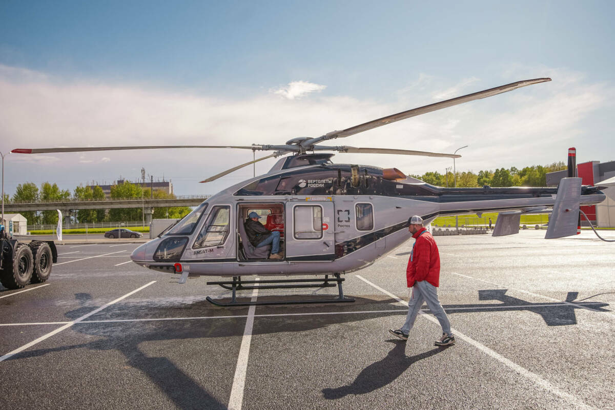 Хуснуллин осмотрел выставку крупногабаритной техники Татарстана