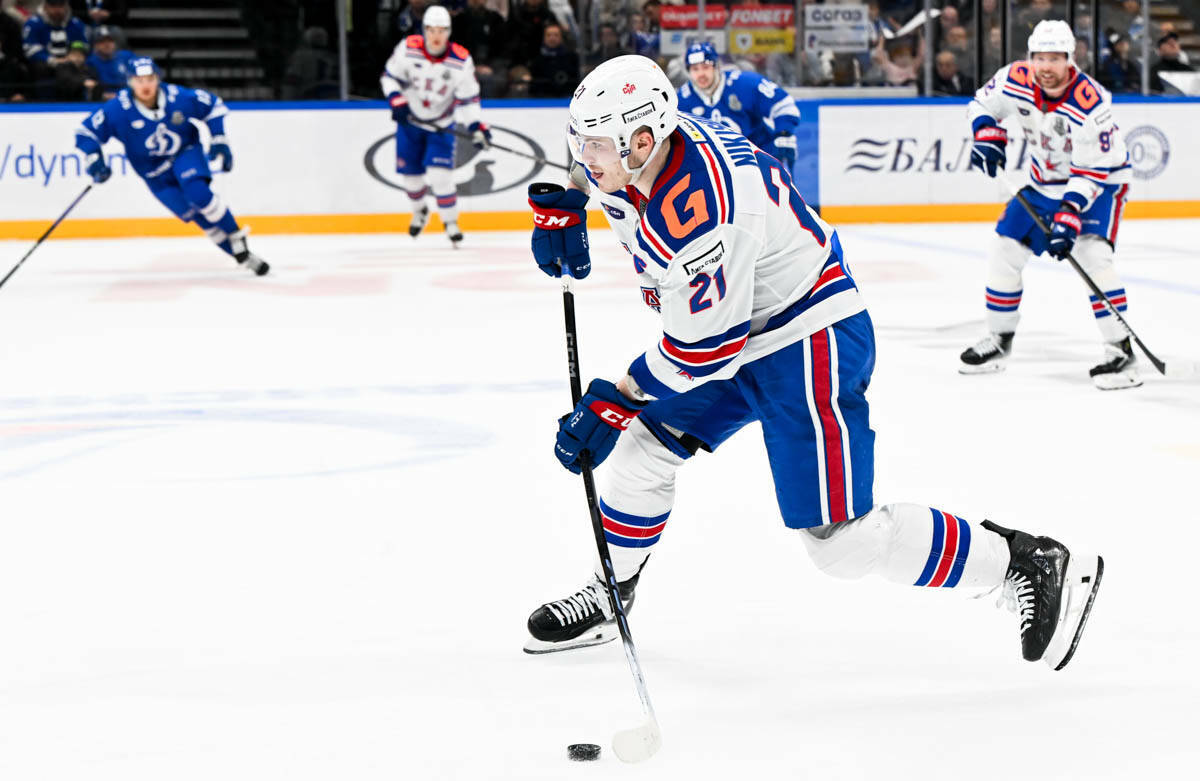 Экс-защитник СКА Александр Никишин дебютировал за «Каролину» в плей-офф Кубка Стэнли