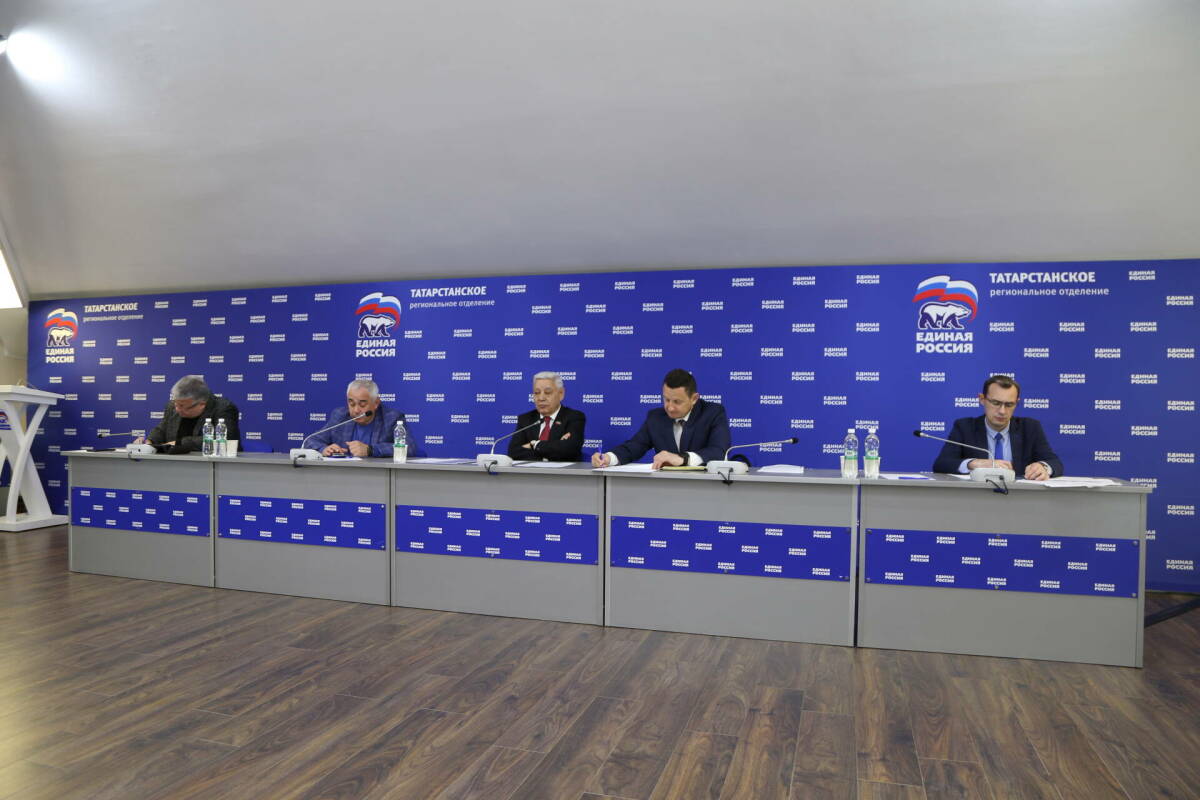 Мухаметшин заверил, что «Единая Россия» держит под контролем ремонт и строительство школ