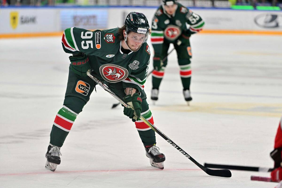 Побил рекорд Зарипова, стал лучшим в «Ак Барcе»: достоин ли Галимов «Золотой клюшки»?