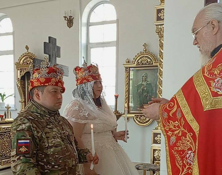 В Зеленодольске боец СВО обвенчался во время отпуска