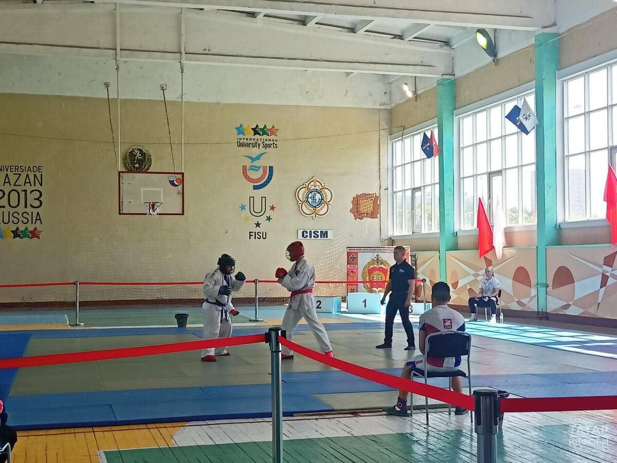 «Кто успешен в спорте, победит в бою»: в Казани открыли турнир армейского рукопашного боя