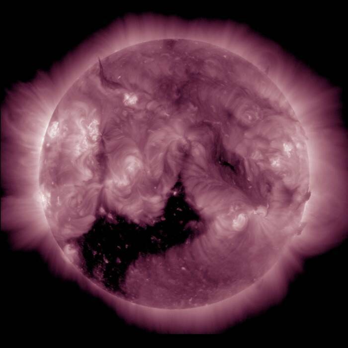 На Земле началась магнитная буря средней силы