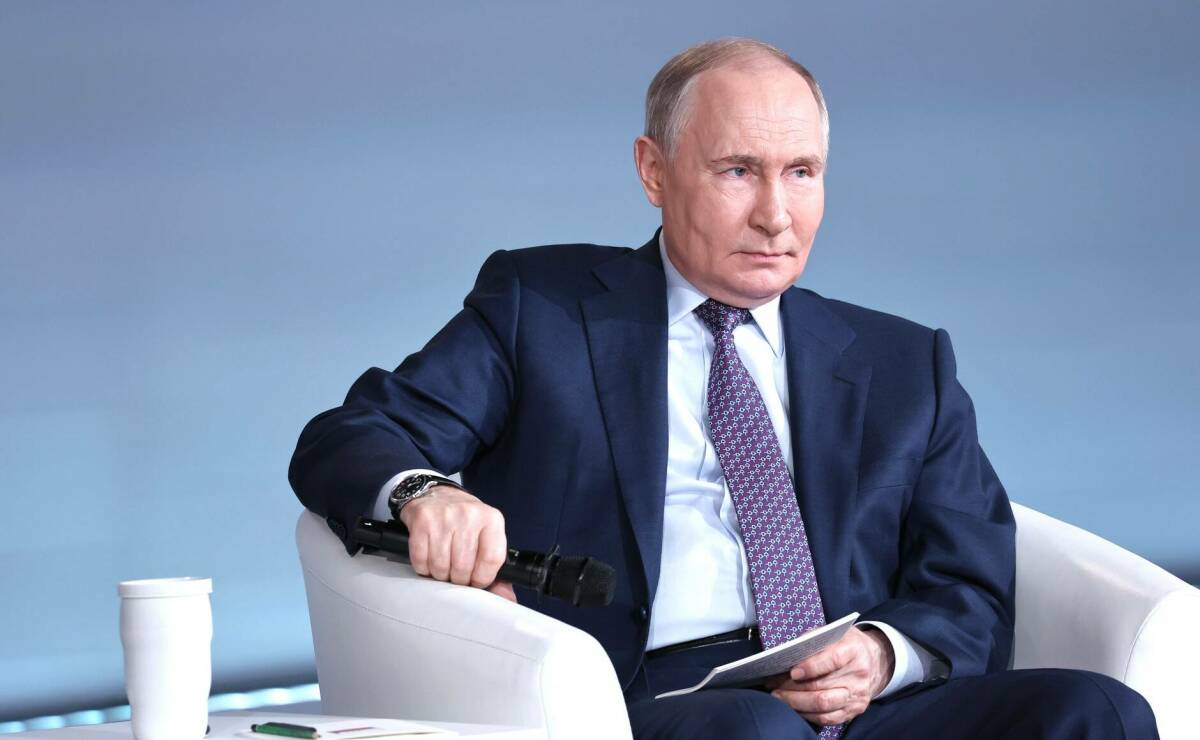 Путин подчеркнул значение песен о войне для сохранения памяти о Победе