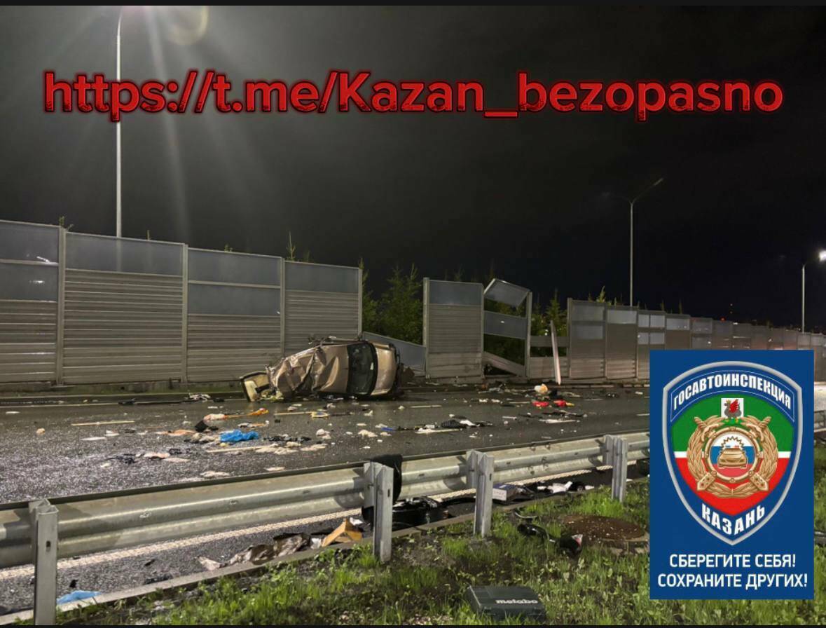 Ночью в Казани пьяный лихач на Porsche столкнулся с легковушкой