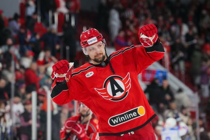 Евгений Кашников продлил контракт с «Автомобилистом»