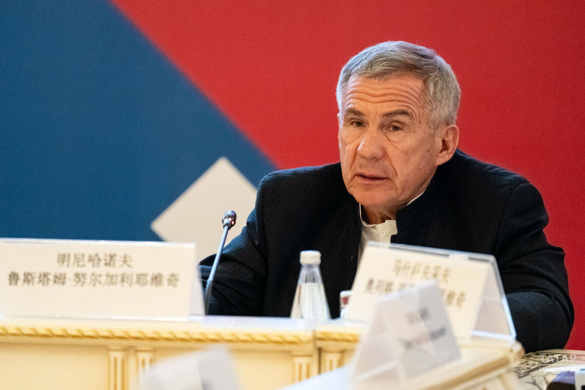 Минниханов призвал шире использовать возможности для работы с Китаем