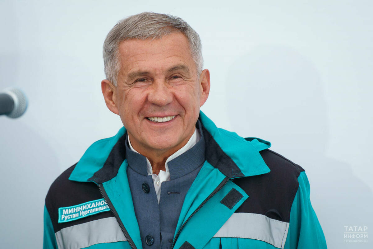 Минниханов в День химика наградил работников «Нижнекамскнефтехима» и «Казаньоргсинтеза»