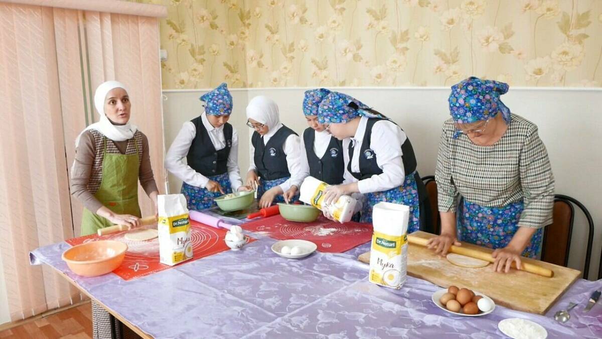 «Домашняя лапша для нашего бойца»: гимназия Нижнекамска шлет помощь на СВО