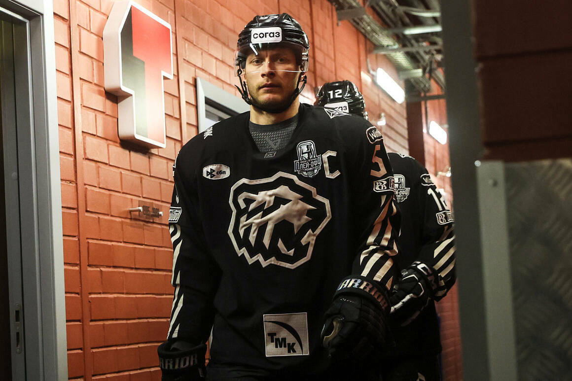 Ткачев и Горбунов - мимо «Ак Барса», Коростелев уходит из «Трактора»: трансферный гид КХЛ