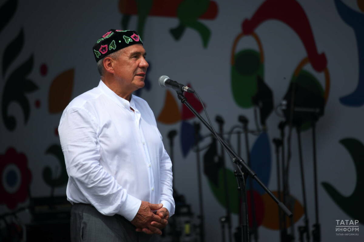 Минниханов поздравил жителей Татарстана со 105-летием со дня образования ТАССР