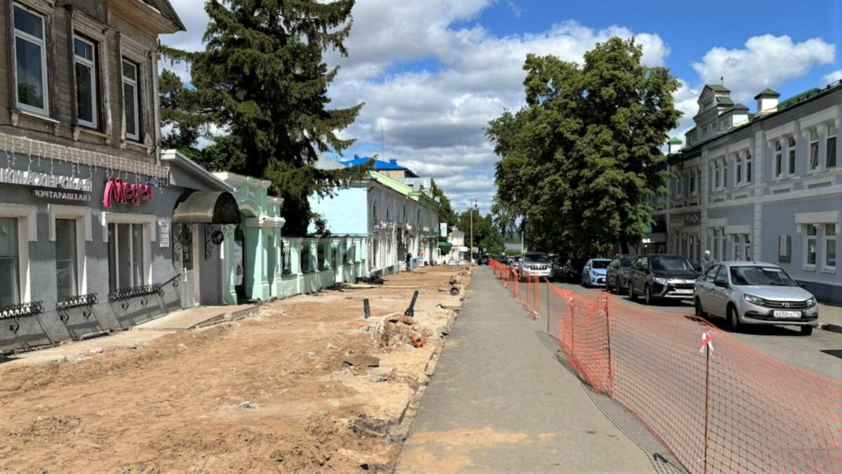 На ул. Ленина в Чистополе стартовало обновление общественного пространства по нацпроекту