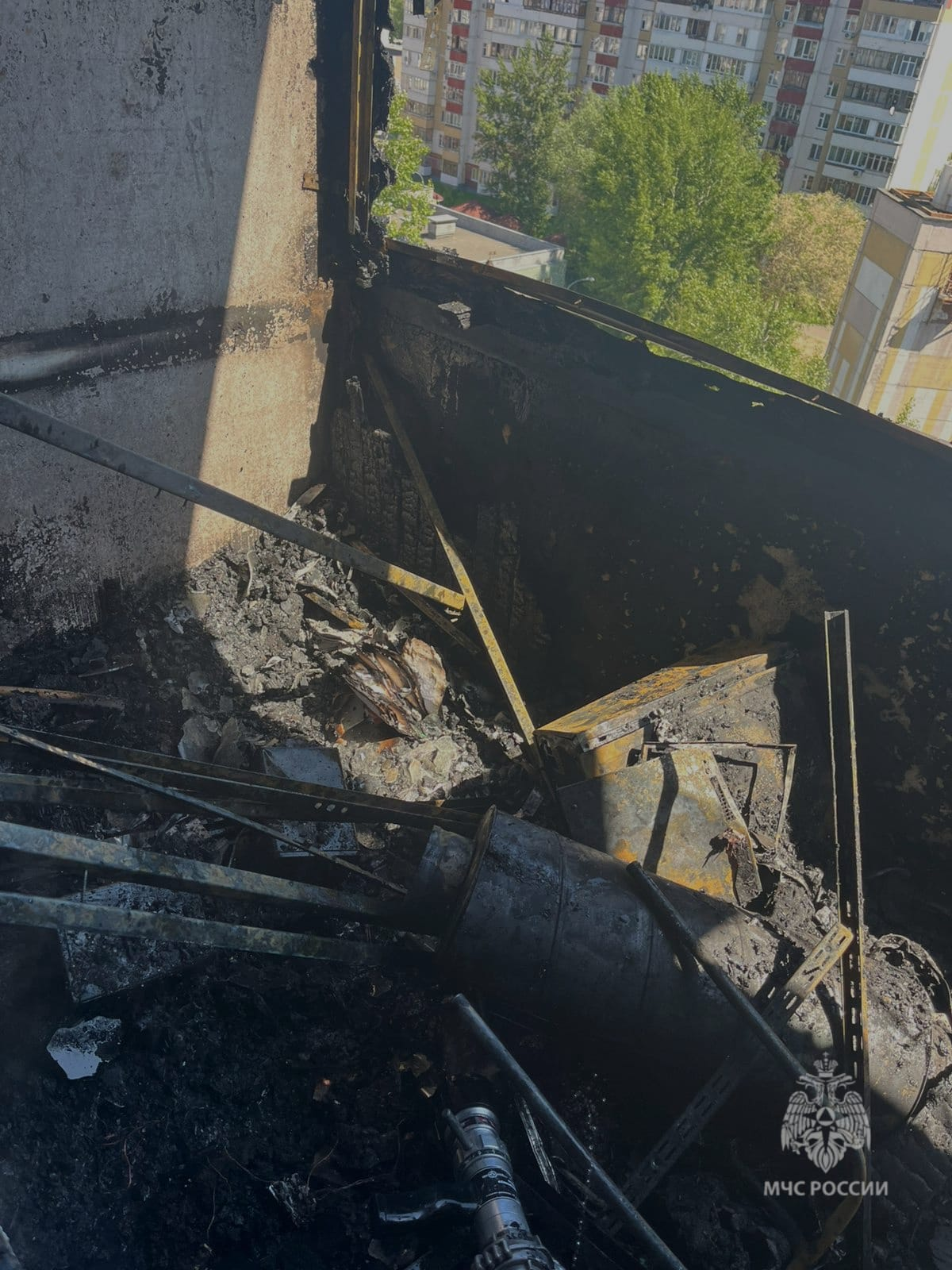 В Казани жильцам многоэтажки на Абсалямова пришлось эвакуироваться из-за пожара