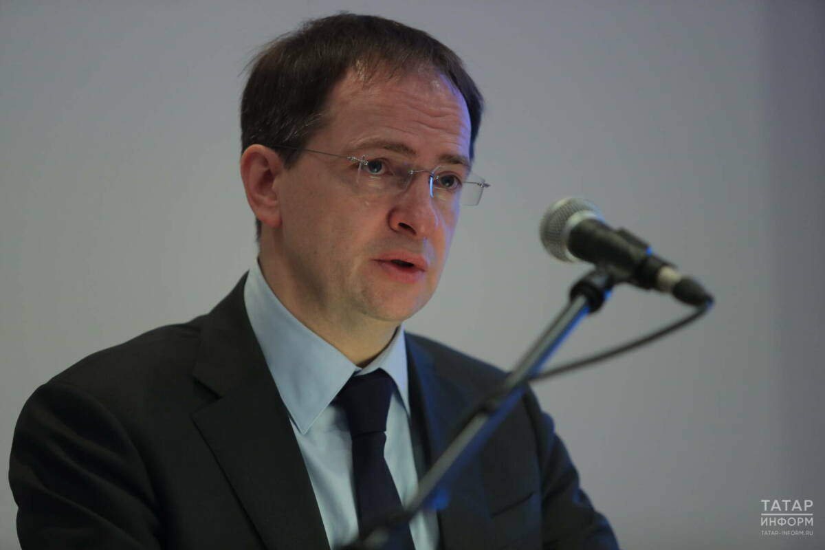 Мединский сообщил, что Россия ждет ответ от Украины по дате второго раунда переговоров