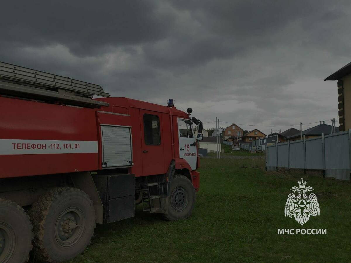 В Альметьевске мужчина получил ожоги при тушении сарая